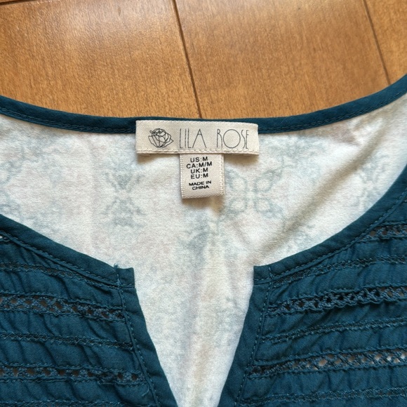 Lila Rose Top in Medium - Picture 2 of 6